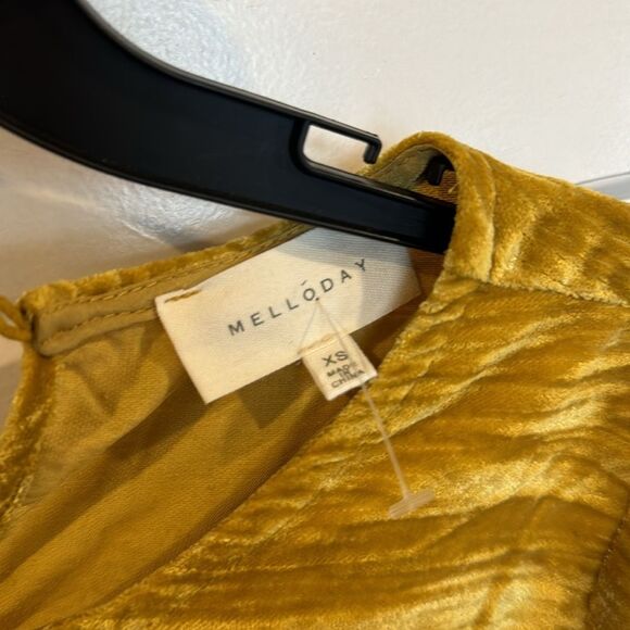 NWT Melloday Mustard Velvet Short Sleeve Midi Dress S or XS NWOT - Picture 9 of 12
